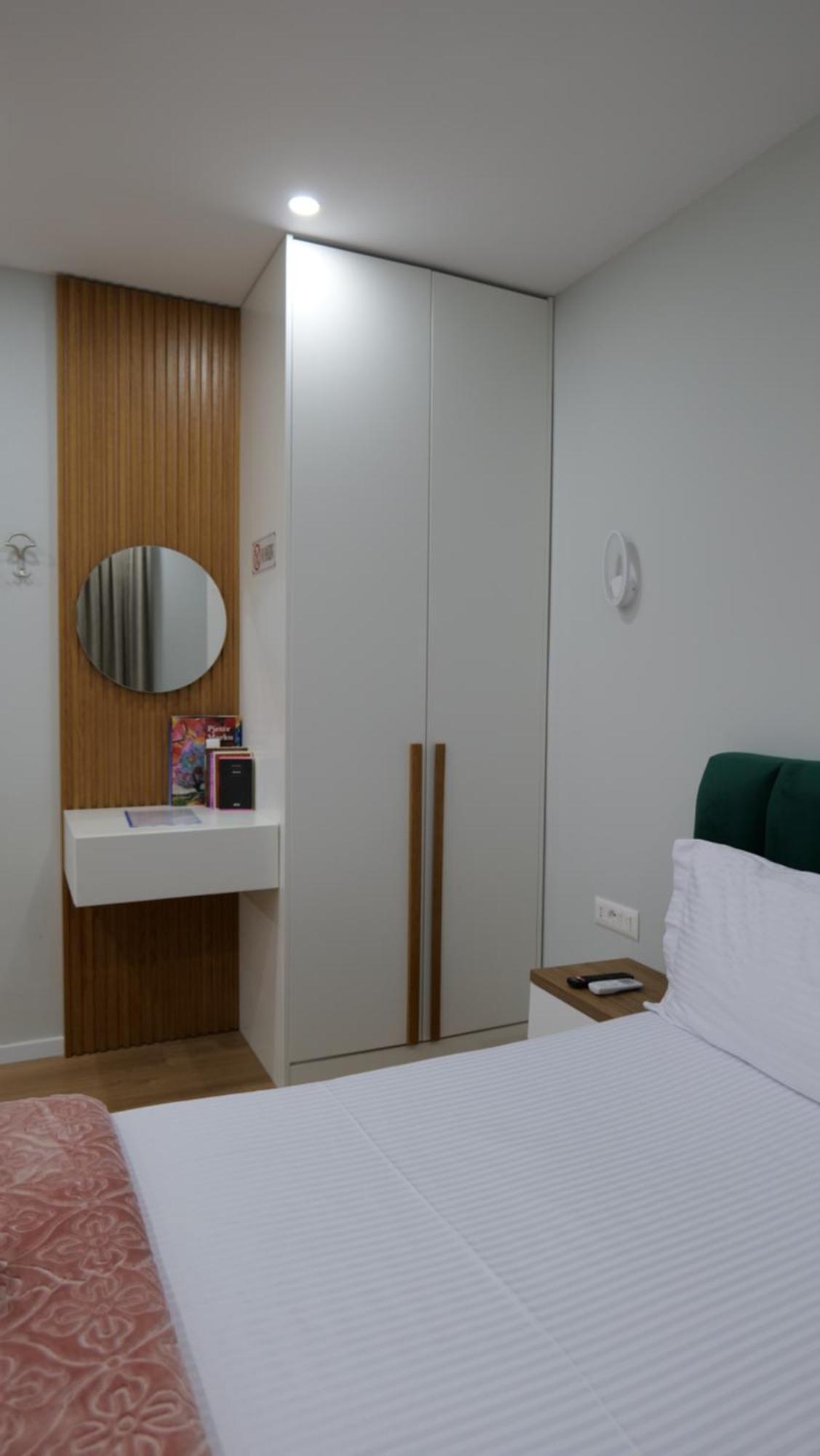 Kristi Apartments 01 Тирана Екстериор снимка