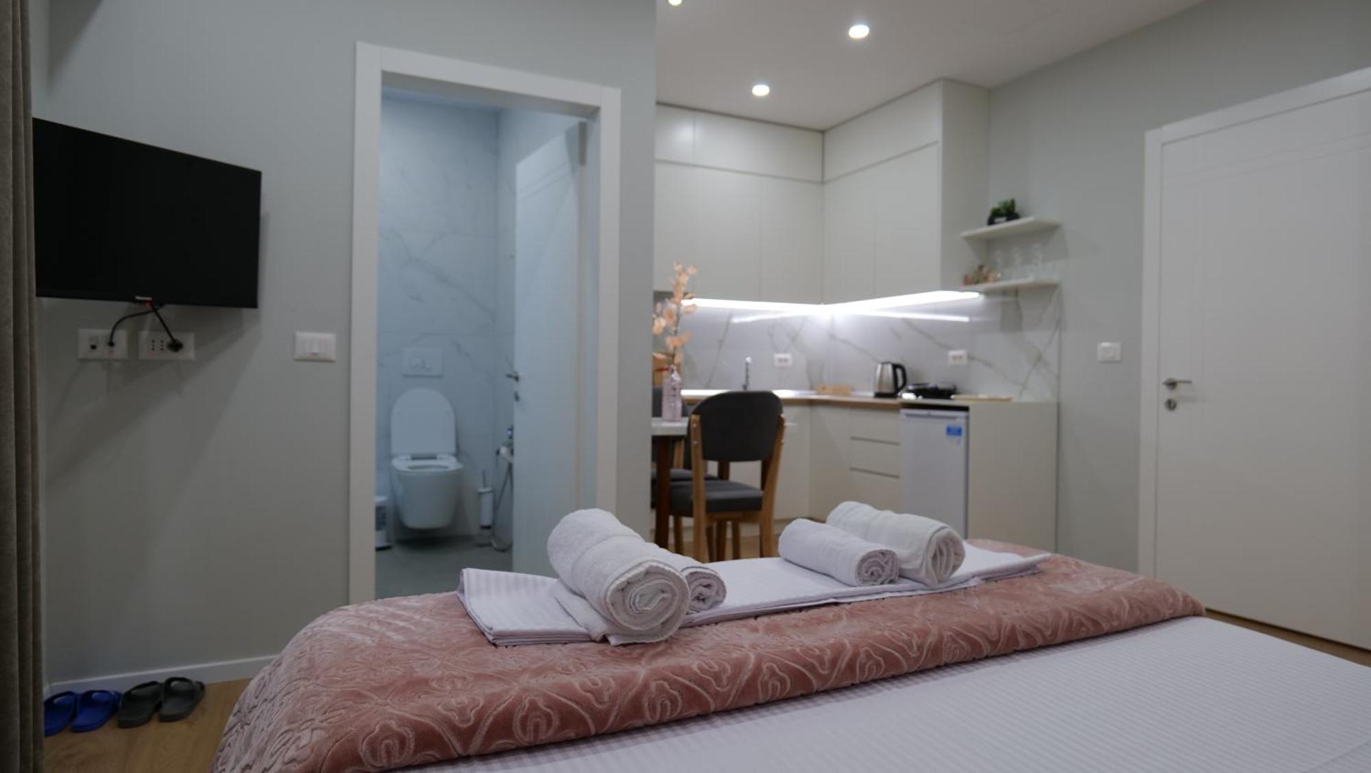 Kristi Apartments 01 Тирана Екстериор снимка