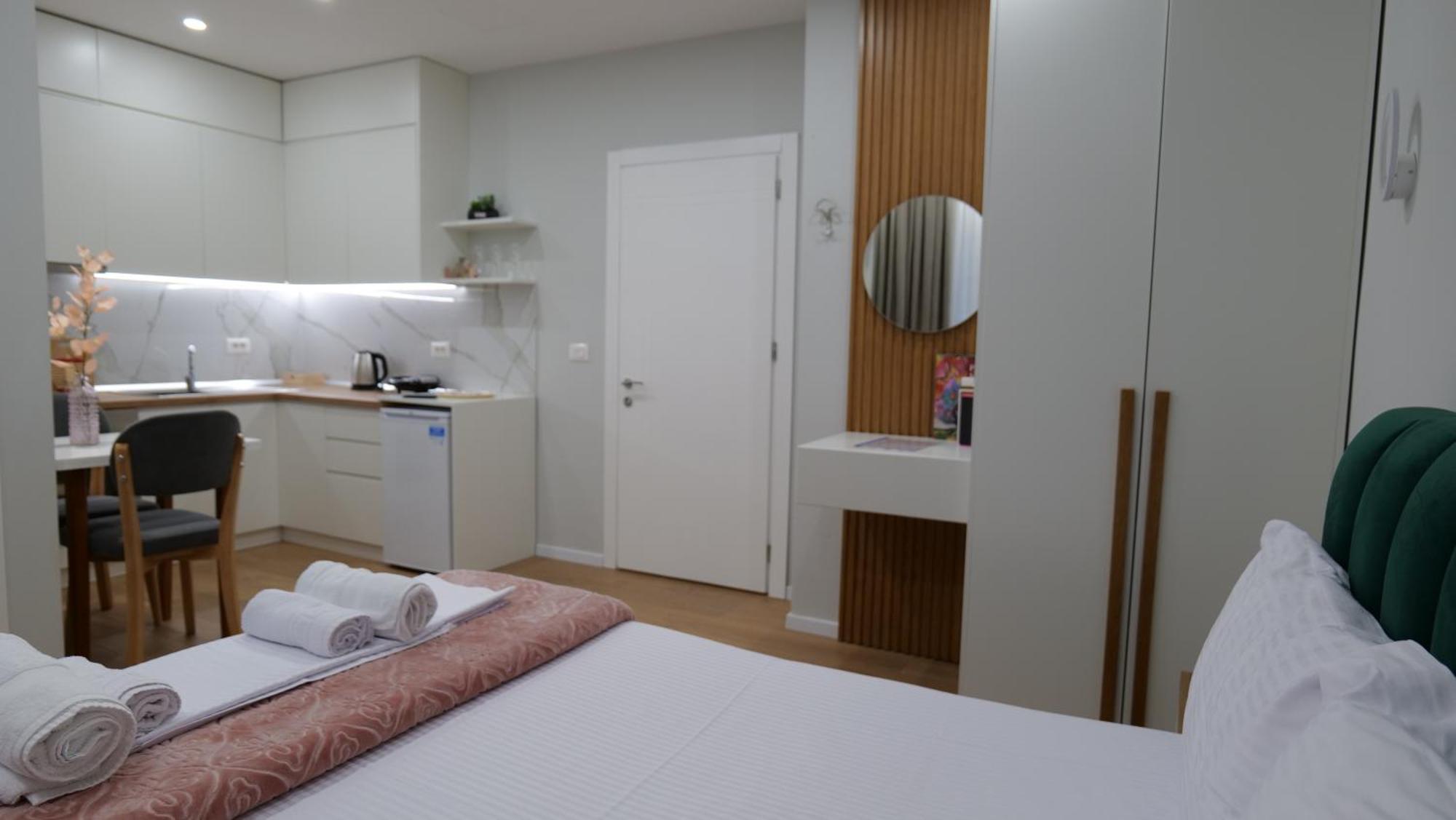 Kristi Apartments 01 Тирана Екстериор снимка