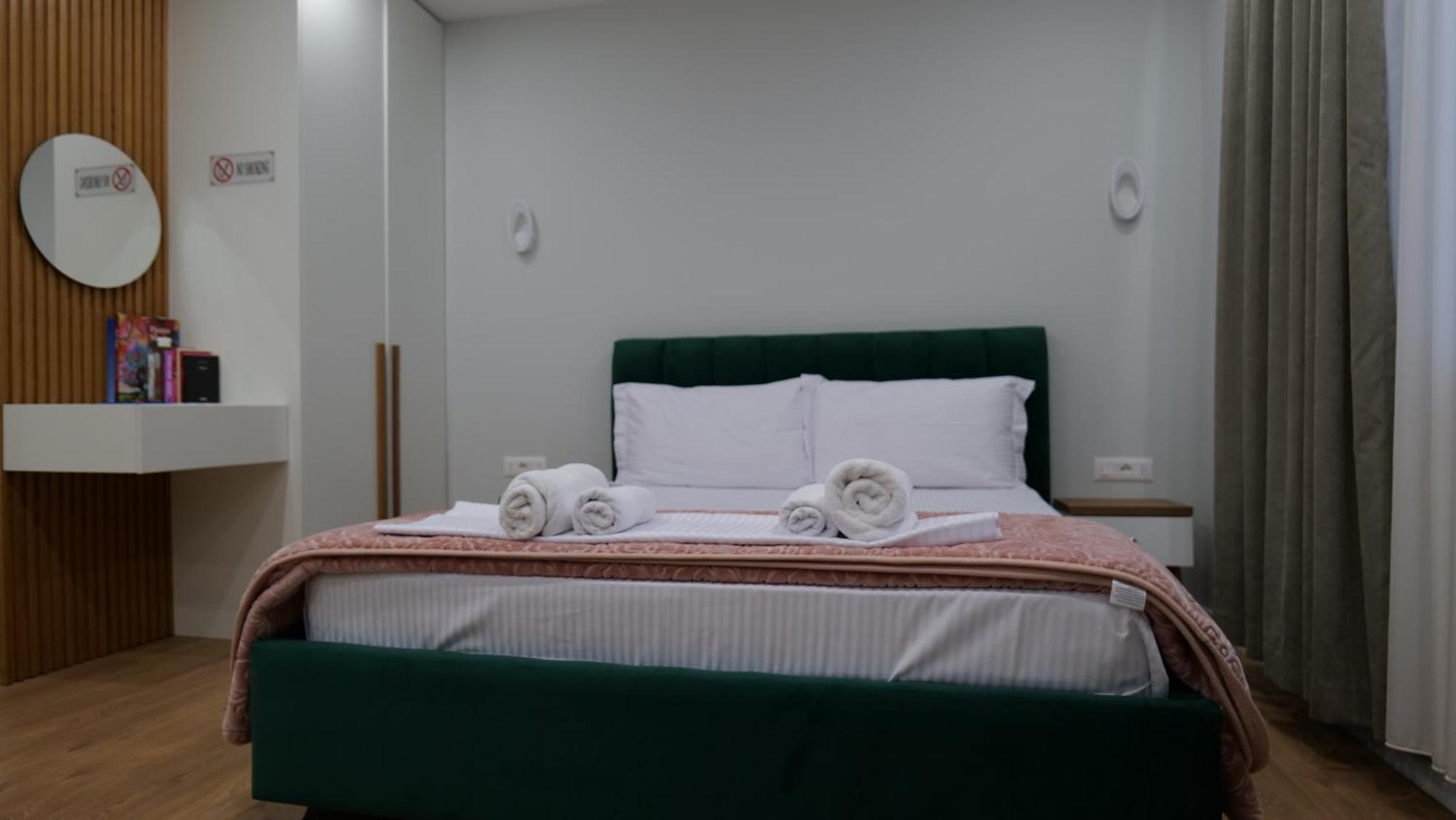 Kristi Apartments 01 Тирана Екстериор снимка